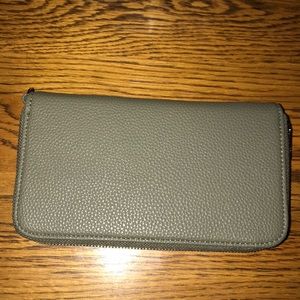 Thirty-one wallet/clutch